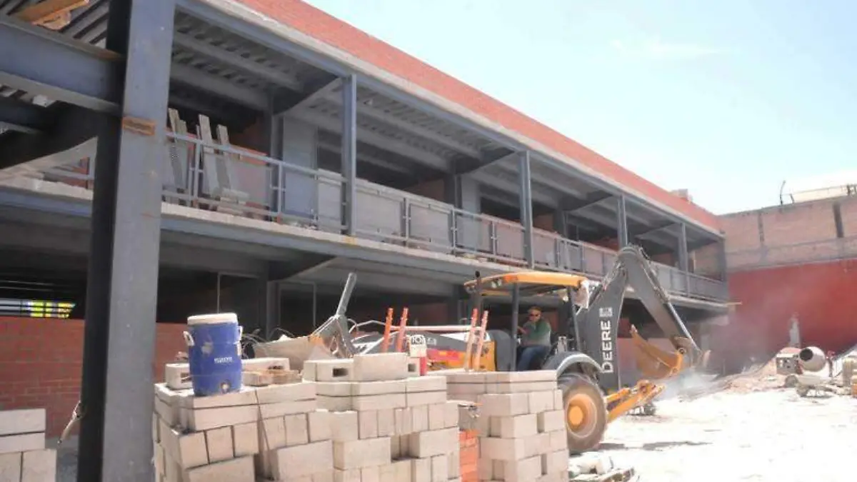 Obras de construcción en la escuela Bruno Martínez presentan un 80- de avance